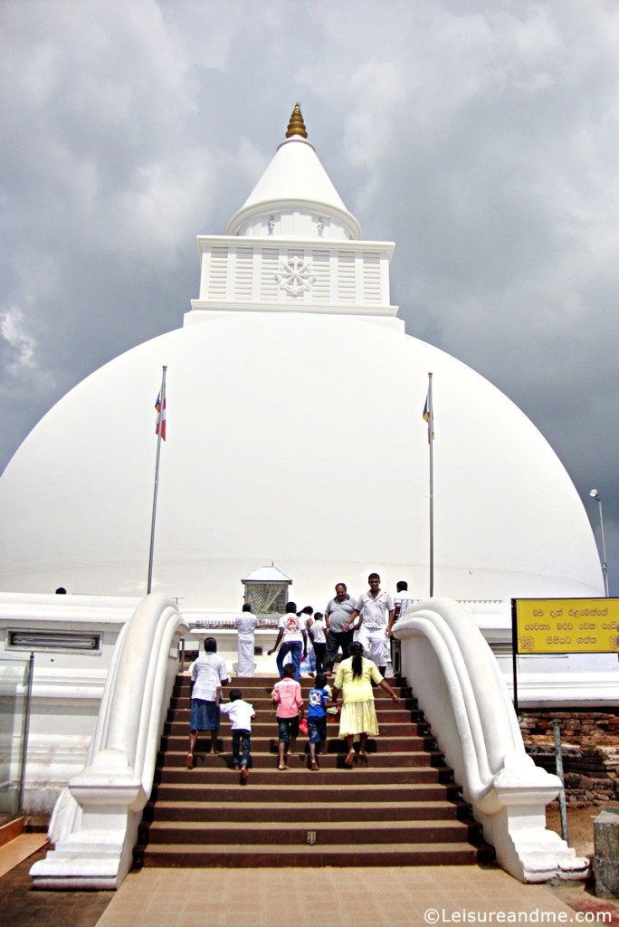 Kiri-wehera-Kataragama-Sri-Lanka