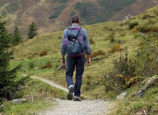 5 Ways Backpacks That Can Charge your Phone are Lifesavers While Traveling