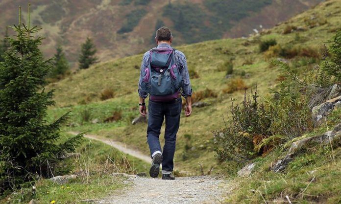 5 Ways Backpacks That Can Charge your Phone are Lifesavers While Traveling