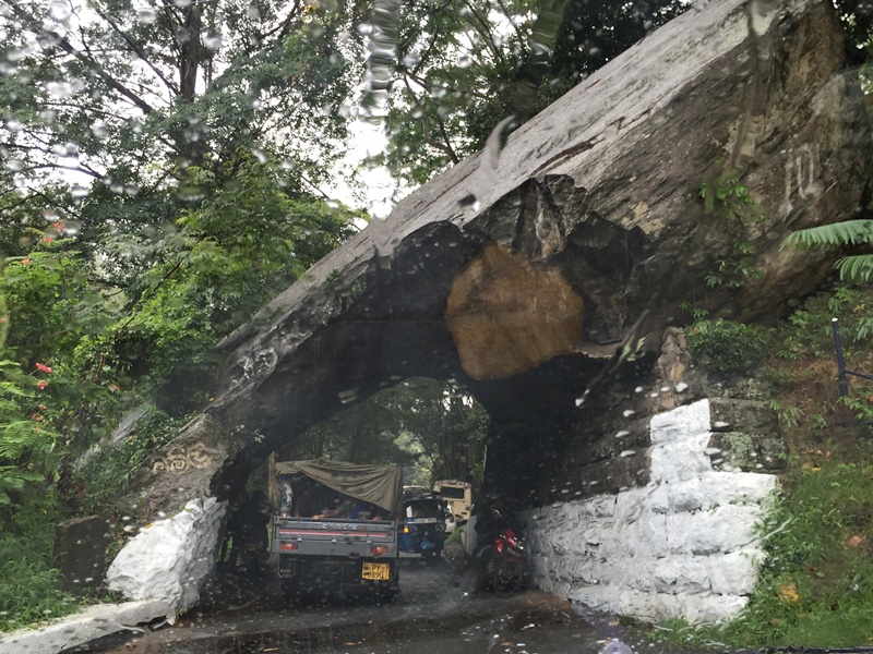 Kadugannwa-rock-tunnel-Sri-Lanka