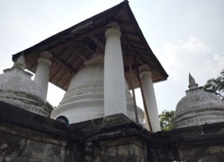 Gadaladeniya Temple –Kandy-Sri Lanka