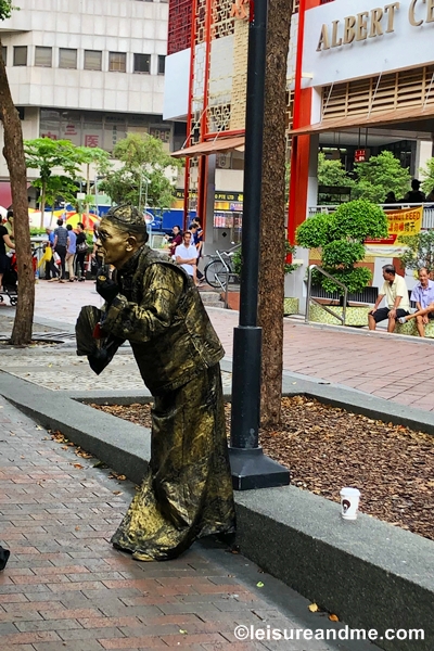 Living statue-Bugis