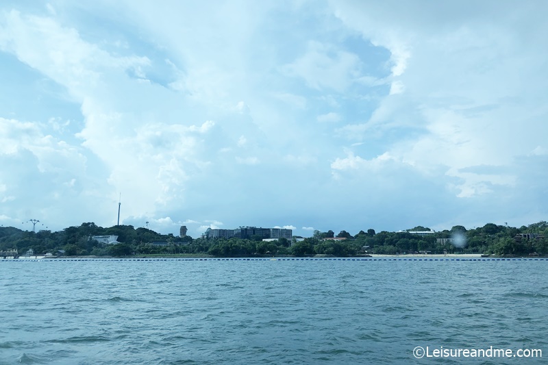 these are photos of the ocean and the sky during our travel from Batam to Singapore by ferry.