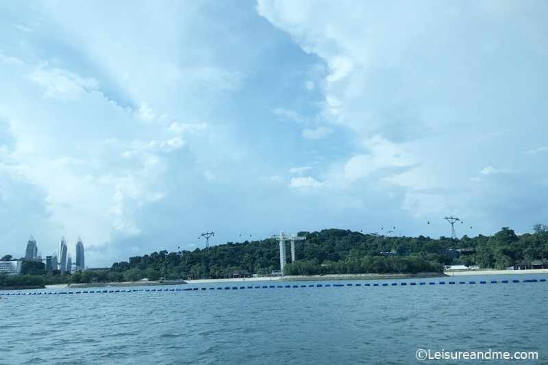 these are photos of the ocean and the sky during our travel from Batam to Singapore by ferry.